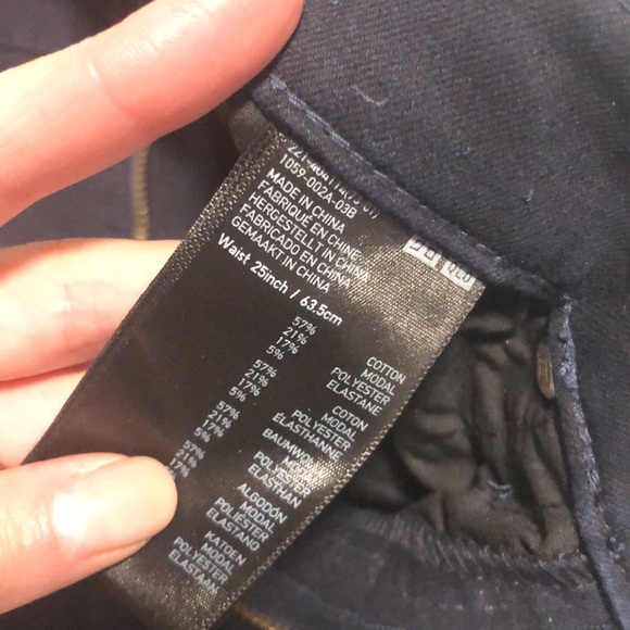 Uniqlo Jeans - NWOT - Size 25 - Dark Blue - Picture 4 of 4